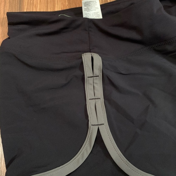 ASICS - Running Shorts 🏃🏻‍♀️ - Picture 5 of 11